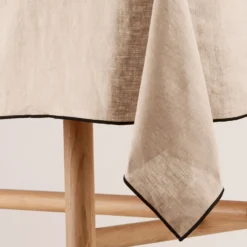 Nappe Carrée CARLINA Sable Et Bourdon Noir 11 Nappe Carrée CARLINA Sable Et Bourdon Noir -Décoration & meubles pour la maison nappe carree CARLINA 007344 N4G 6