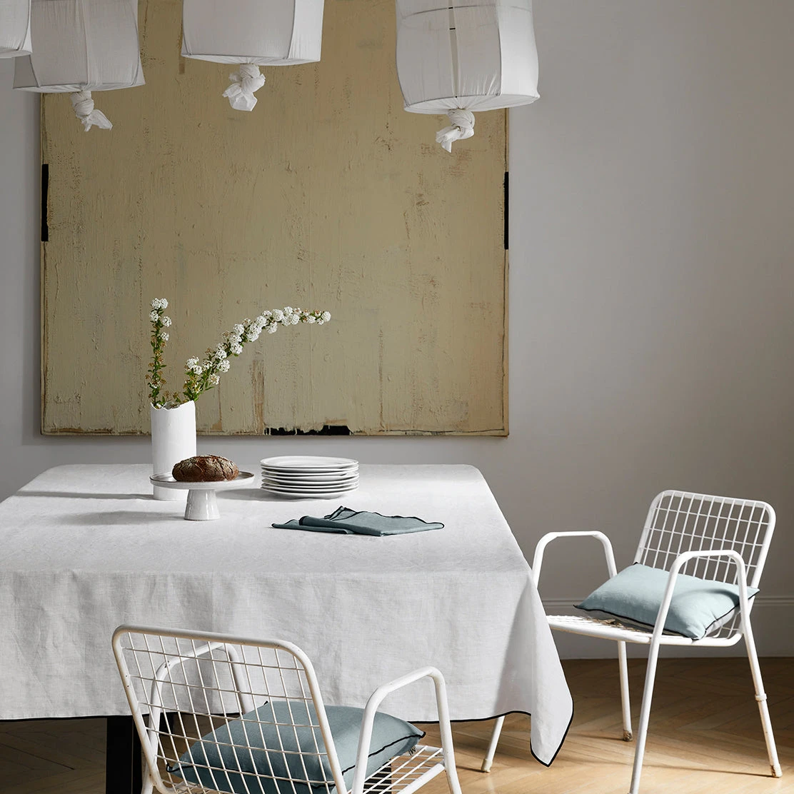 Nappe Carrée CARLINA Blanc Pur Et Bourdon Noir 3 Nappe Carrée CARLINA Blanc Pur Et Bourdon Noir – Image 3