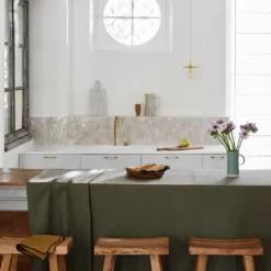 Nappe Rectangulaire CARLINA Kaki Grisé Et Bourdon Noir -Décoration & meubles pour la maison nappe rectangulaire CARLINA 007341 GVG 1