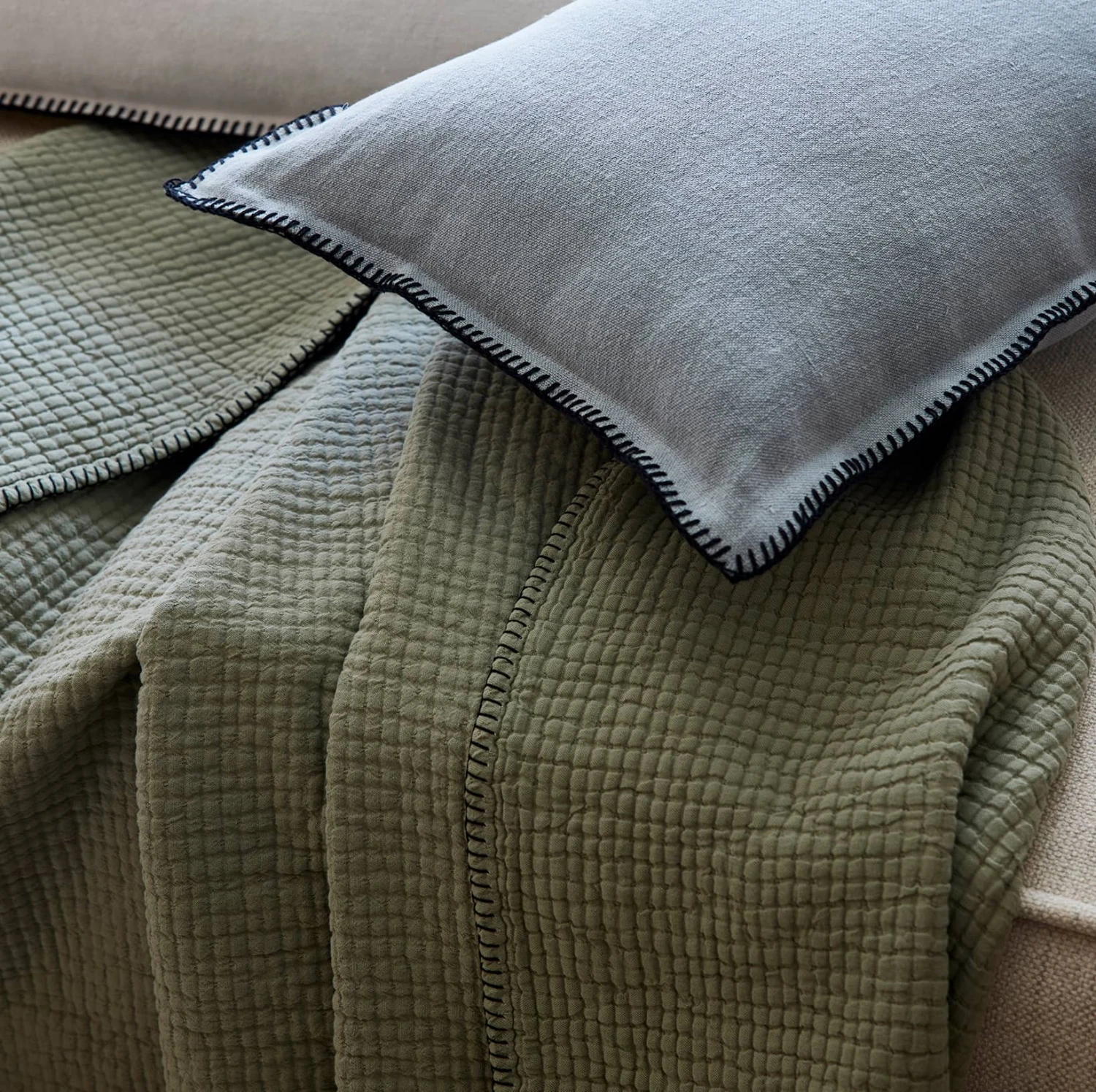 Plaid ILARIO Sauge Et Feston Noir 1 Plaid ILARIO Sauge Et Feston Noir