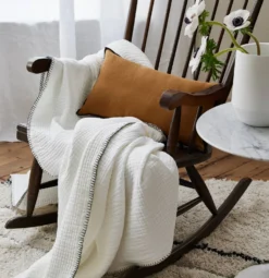 Plaid ILARIO Blanc Et Feston Noir -Décoration & meubles pour la maison plaid ILARIO 007655 WFG 1