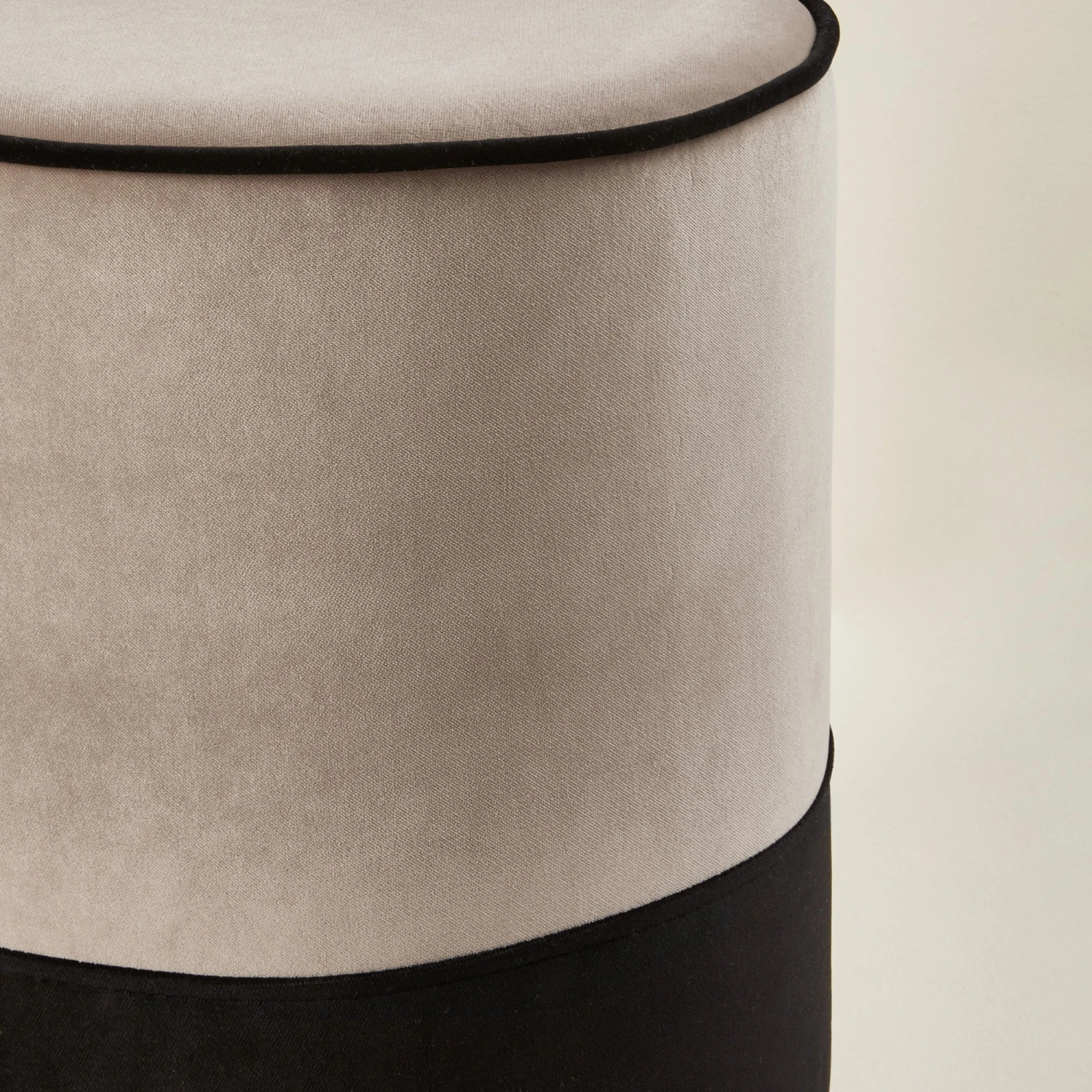 Pouf NOE Cendre Et Noir 5 Pouf NOE Cendre Et Noir – Image 5