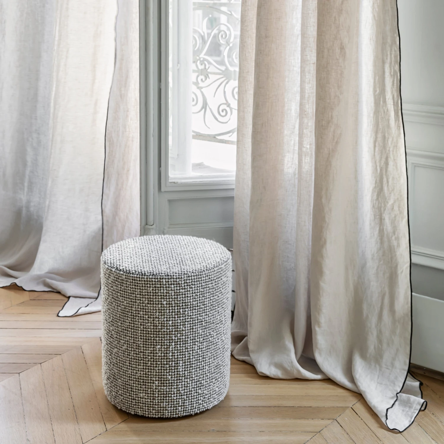 Pouf PIETRO Ivoire Et Noir 2 Pouf PIETRO Ivoire Et Noir – Image 2