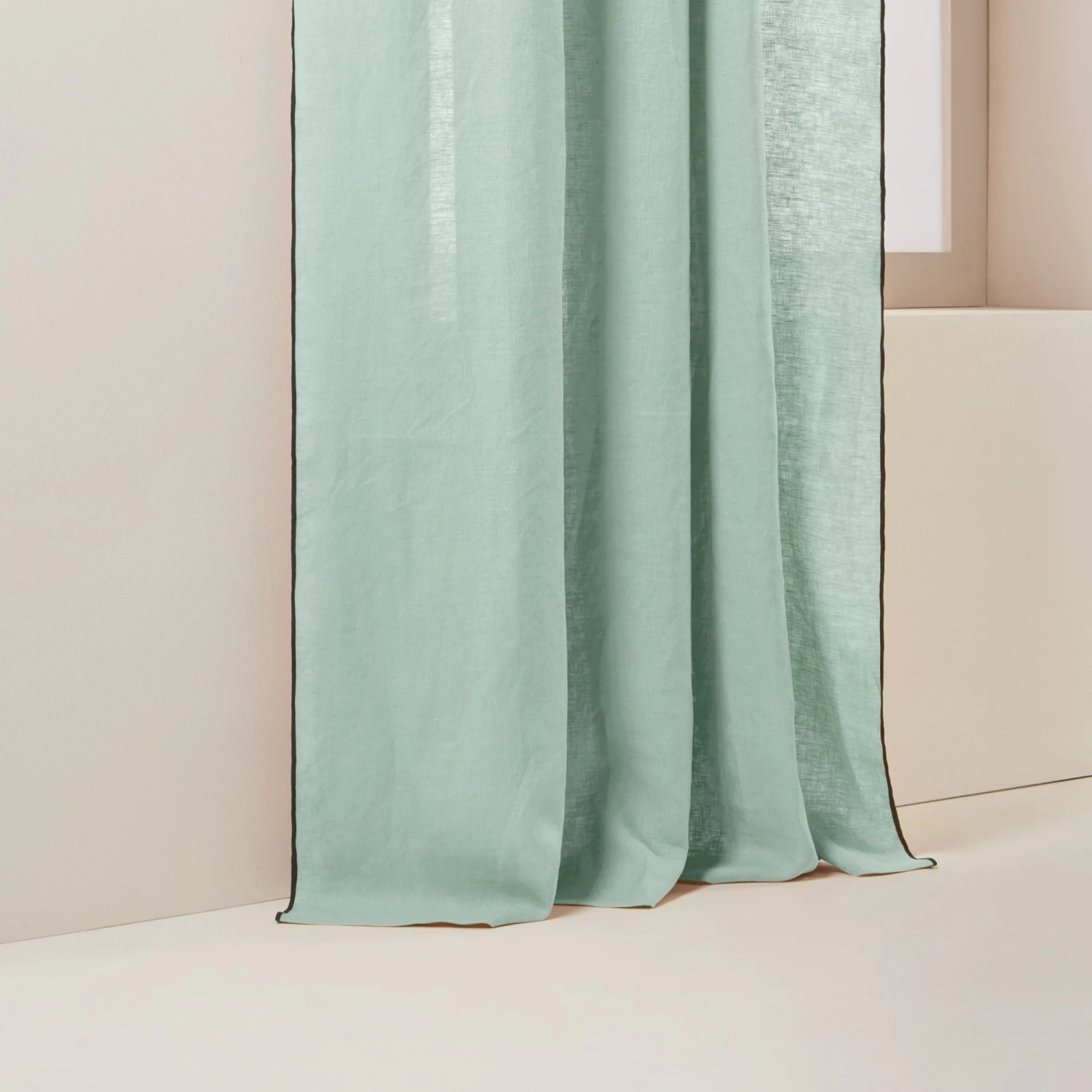 Rideau à Galon Fronceur CARLINA Tilleul Et Bourdon Noir 5 Rideau à Galon Fronceur CARLINA Tilleul Et Bourdon Noir – Image 5