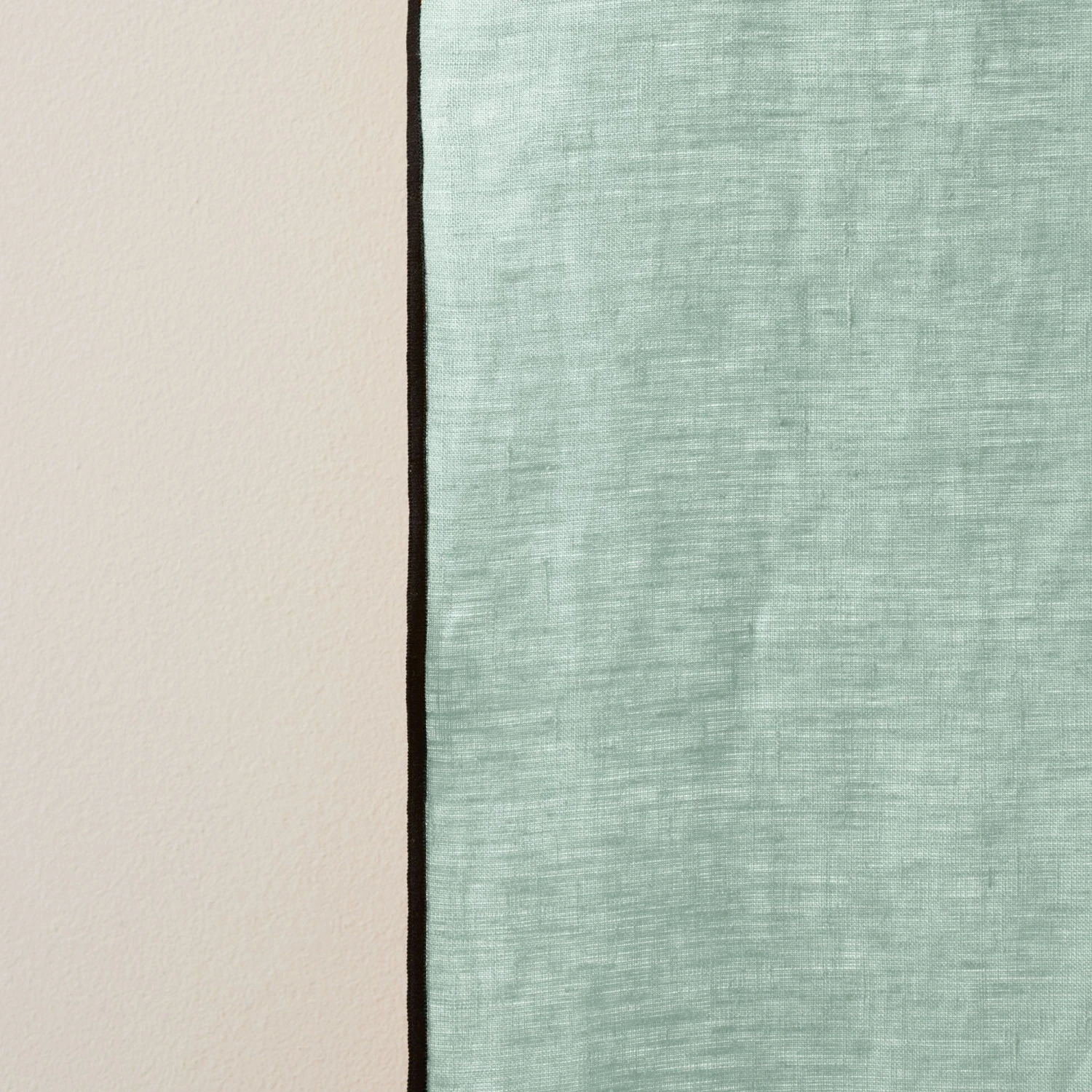 Rideau à Galon Fronceur CARLINA Tilleul Et Bourdon Noir 7 Rideau à Galon Fronceur CARLINA Tilleul Et Bourdon Noir – Image 7