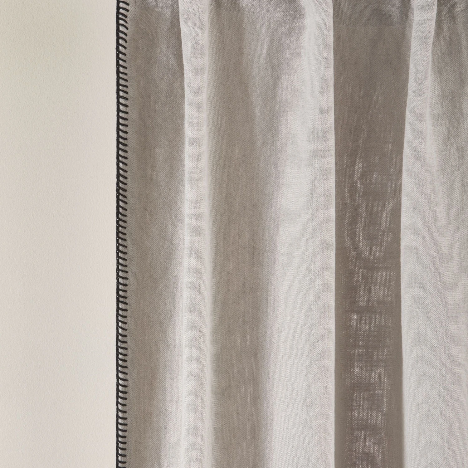 Rideau à Galon Fronceur NINO Ficelle Et Feston Noir 9 Rideau à Galon Fronceur NINO Ficelle Et Feston Noir – Image 9