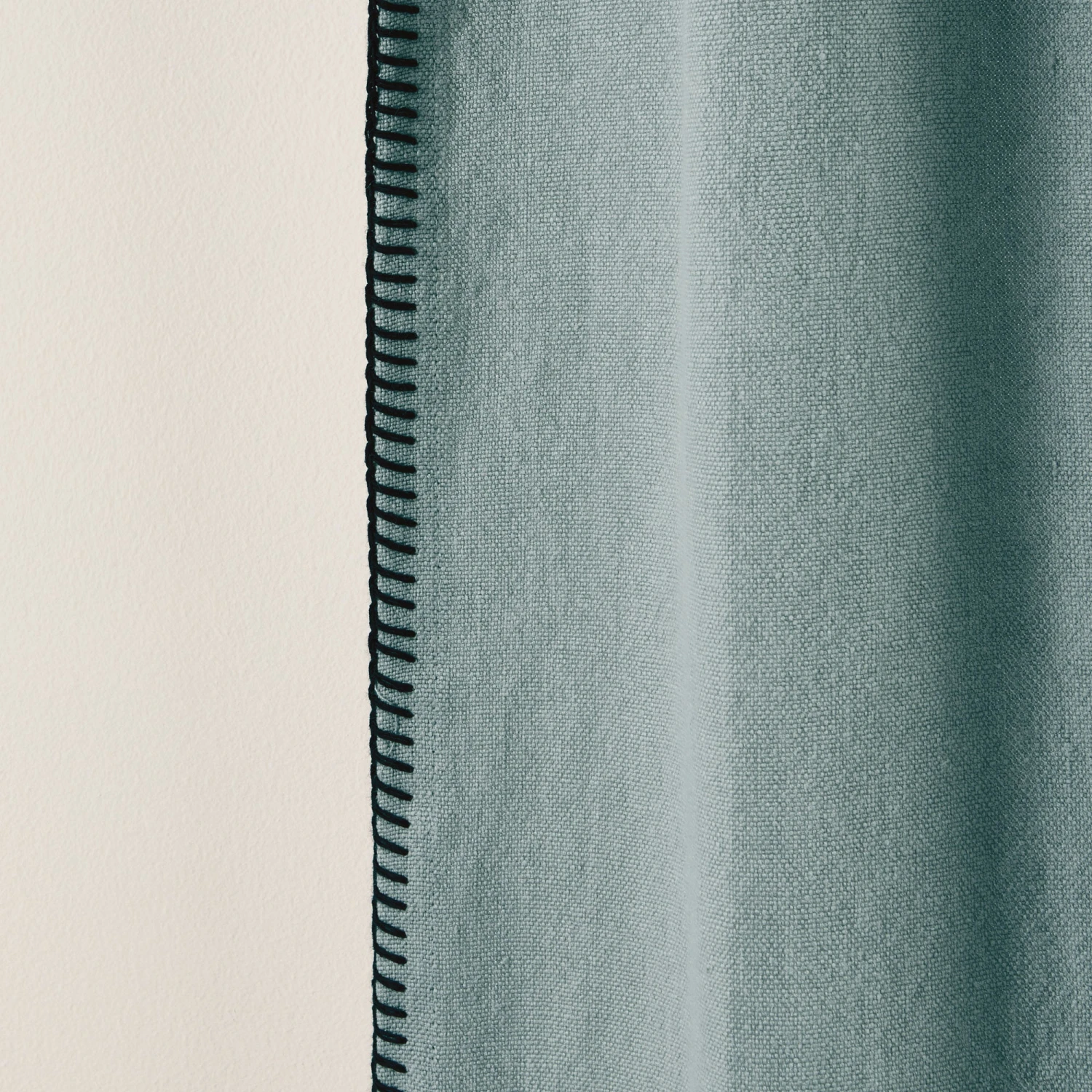 Rideau à Galon Fronceur NINO Vert De Gris Et Feston Noir 8 Rideau à Galon Fronceur NINO Vert De Gris Et Feston Noir – Image 8