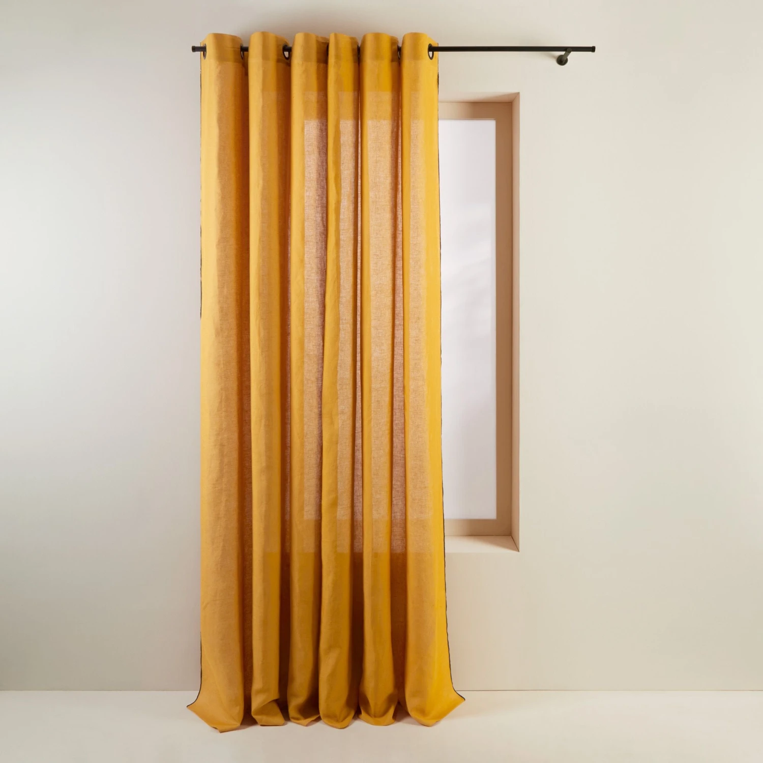 Rideau à Oeillets Noirs CARLINA Ocre Et Bourdon Noir 4 Rideau à Oeillets Noirs CARLINA Ocre Et Bourdon Noir – Image 4