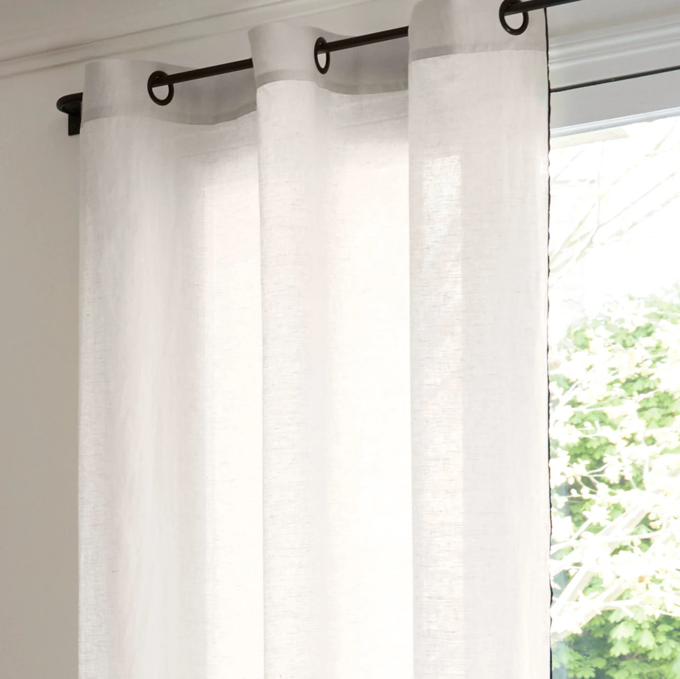 Rideau à Oeillets Noirs CARLINA Calcaire Et Bourdon Noir 1 Rideau à Oeillets Noirs CARLINA Calcaire Et Bourdon Noir