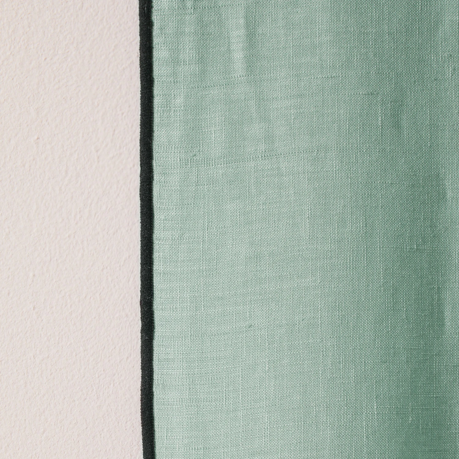 Rideau à Oeillets Noirs CARLINA Tilleul Et Bourdon Noir 6 Rideau à Oeillets Noirs CARLINA Tilleul Et Bourdon Noir – Image 6