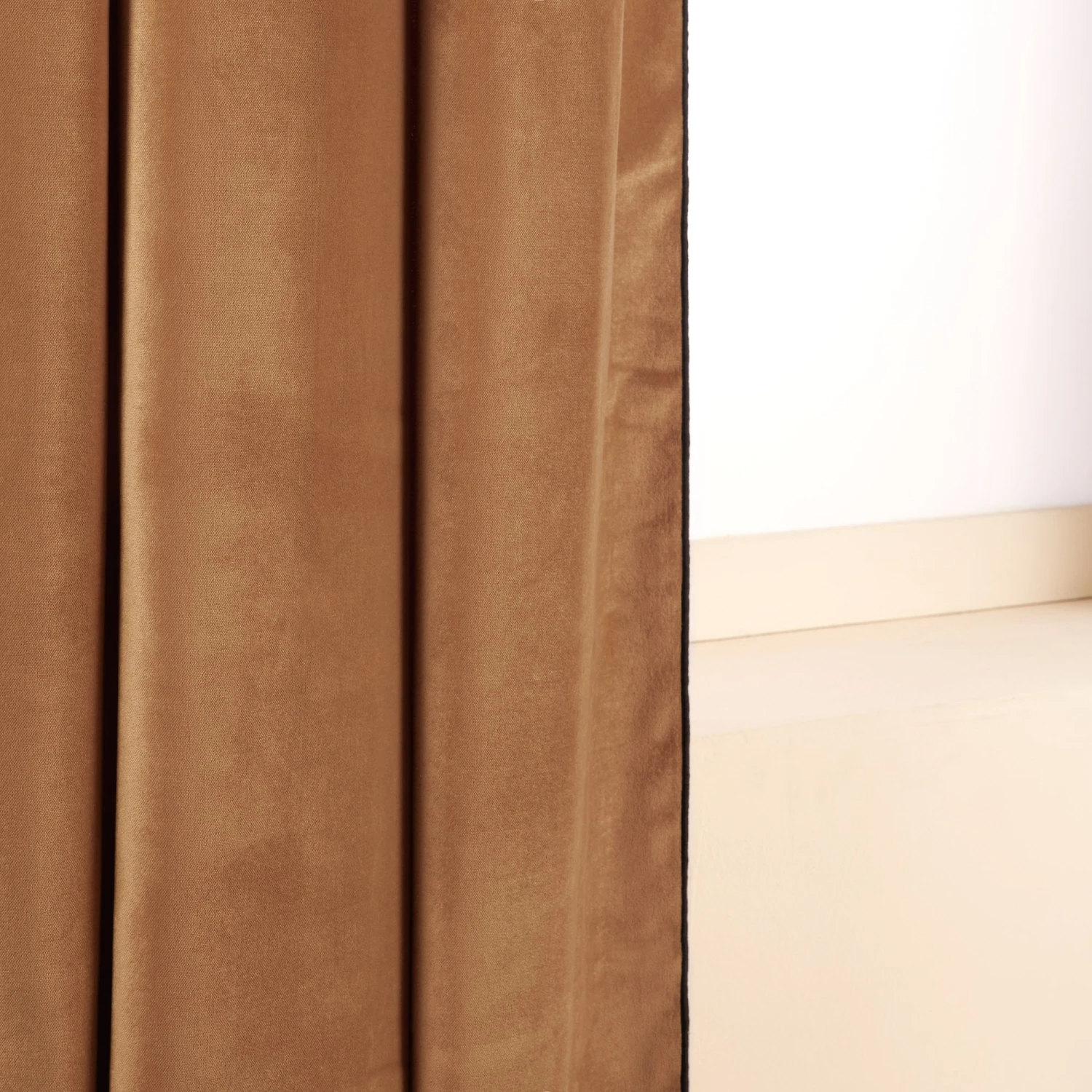 Rideau à Oeillets Noirs DARIO Camel Et Bourdon Noir 7 Rideau à Oeillets Noirs DARIO Camel Et Bourdon Noir – Image 7