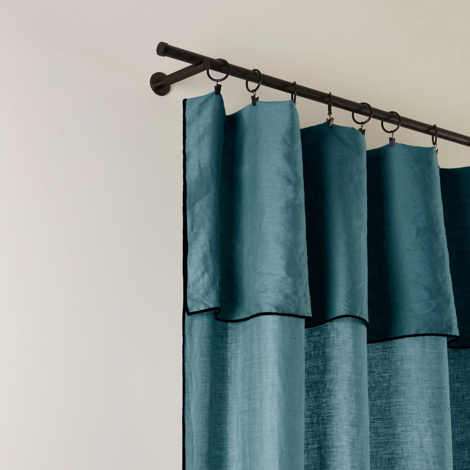 Rideau Panneau CARLINA Pétrole Et Bourdon Noir 2 Rideau Panneau CARLINA Pétrole Et Bourdon Noir – Image 2