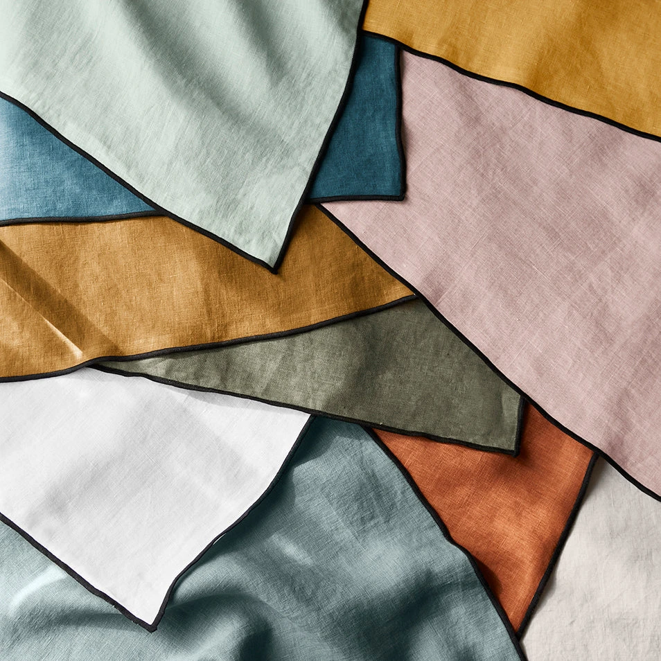 Serviette De Table CARLINA Vert De Gris Et Bourdon Noir 7 Serviette De Table CARLINA Vert De Gris Et Bourdon Noir – Image 7