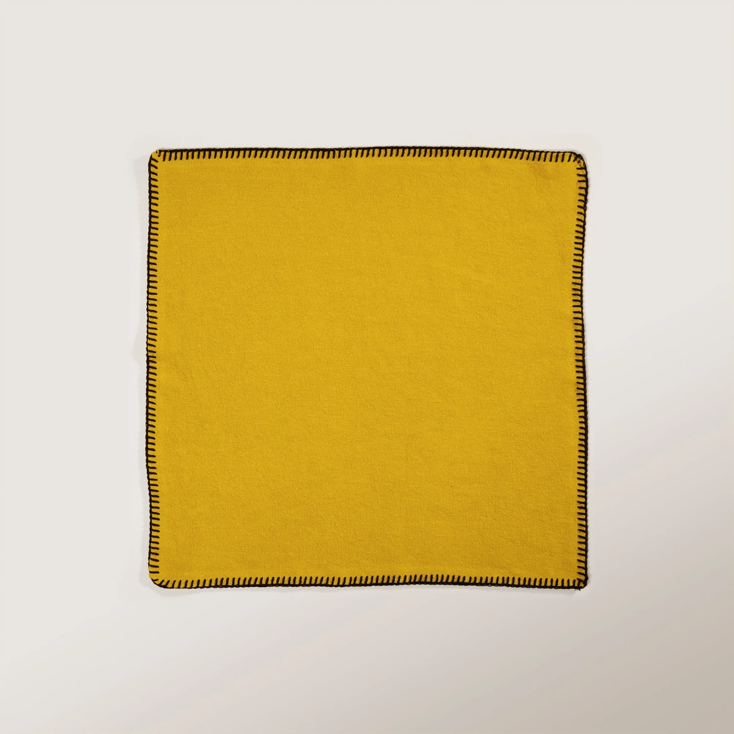 Serviette De Table NINO Ocre Et Feston Noir 7 Serviette De Table NINO Ocre Et Feston Noir – Image 7