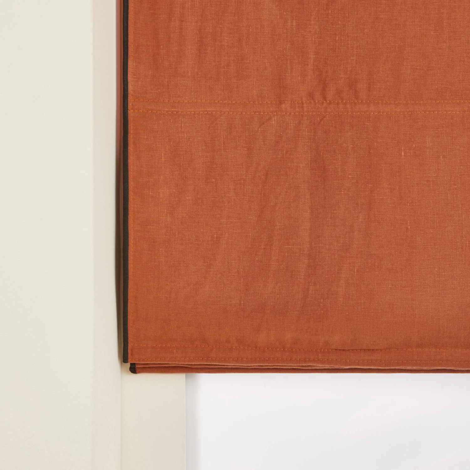 Store Bateau Occultant CARLINA Terracotta Et Bourdon Noir 2 Store Bateau Occultant CARLINA Terracotta Et Bourdon Noir – Image 2