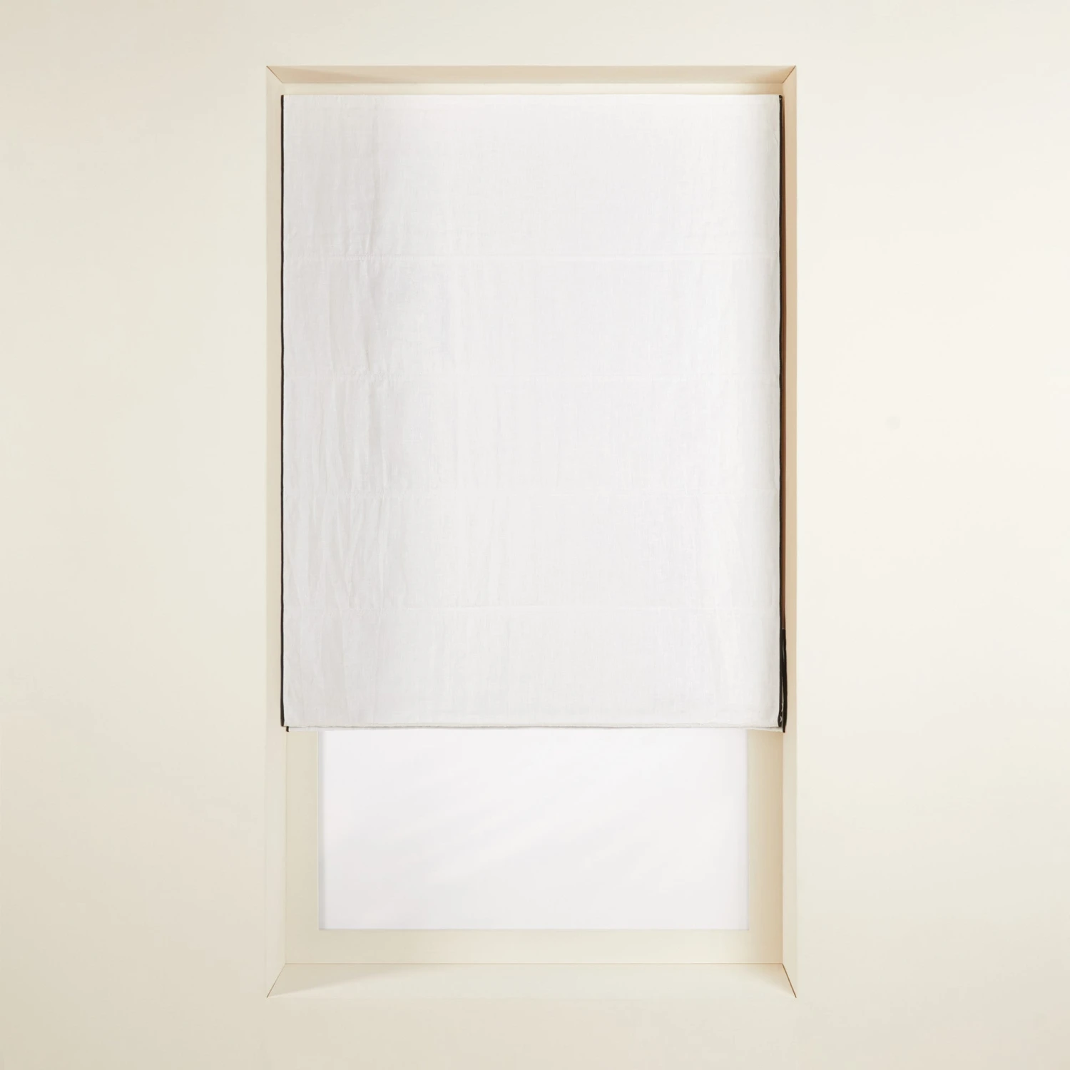 Store Bateau Occultant CARLINA Blanc Pur Et Bourdon Noir 1 Store Bateau Occultant CARLINA Blanc Pur Et Bourdon Noir