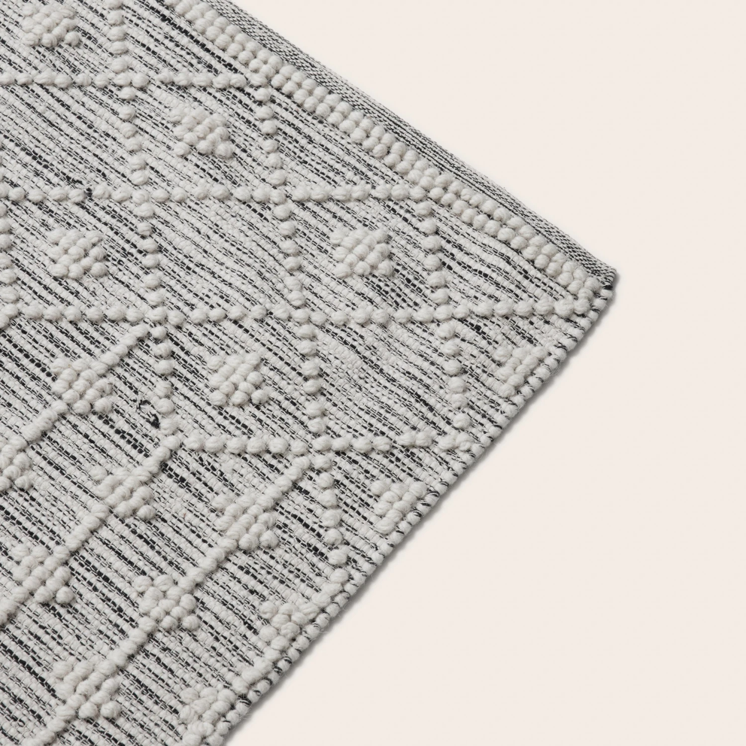 Tapis De Sol SOLVIG Ivoire Et Noir 4 Tapis De Sol SOLVIG Ivoire Et Noir – Image 4