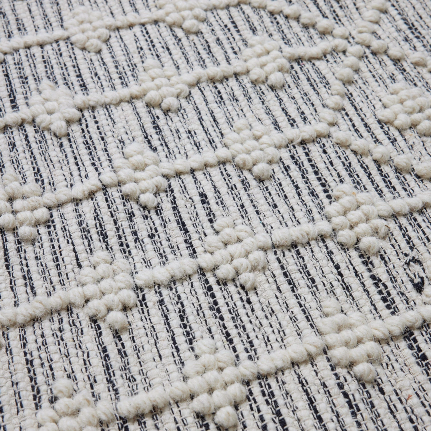 Tapis De Sol SOLVIG Ivoire Et Noir 6 Tapis De Sol SOLVIG Ivoire Et Noir – Image 6