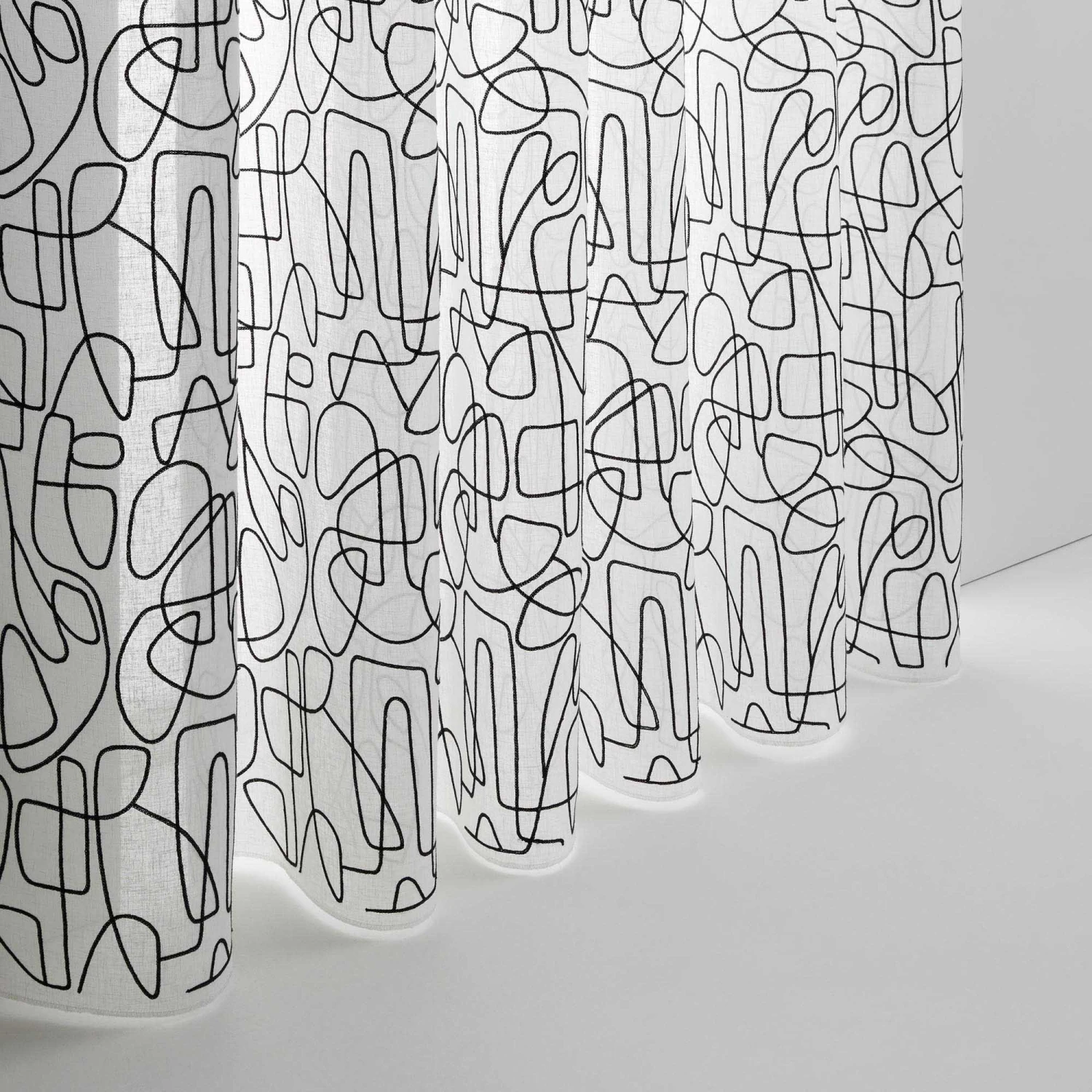 Voilage à Oeillets Noirs ARIANA Blanc Et Noir 7 Voilage à Oeillets Noirs ARIANA Blanc Et Noir – Image 7